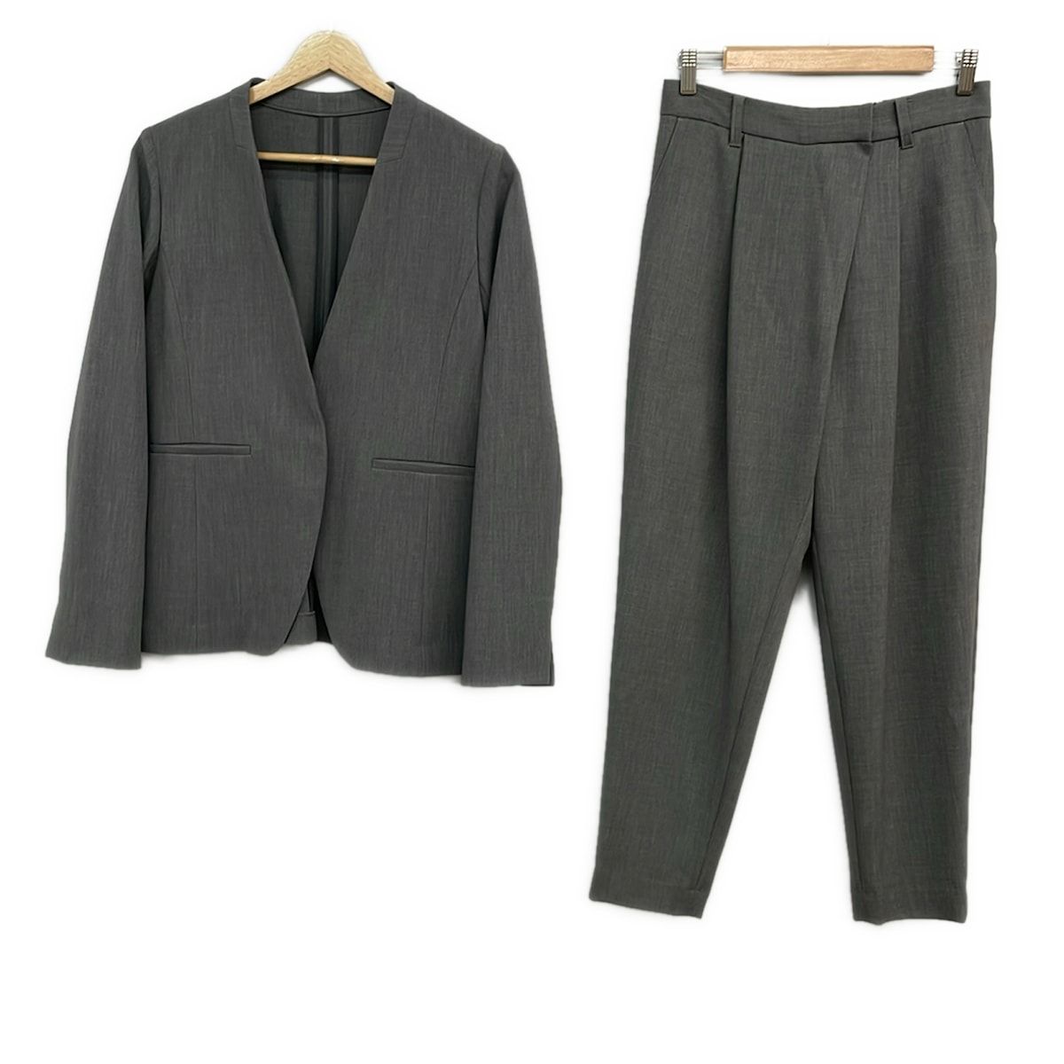 SOEJU(ソージュ) レディースパンツスーツ レディース美品 - ダークグレー
