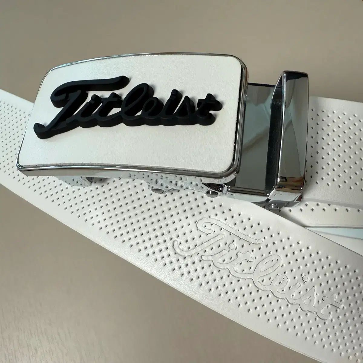 タイトリスト ゴルフ 自動ベルト 白 新品