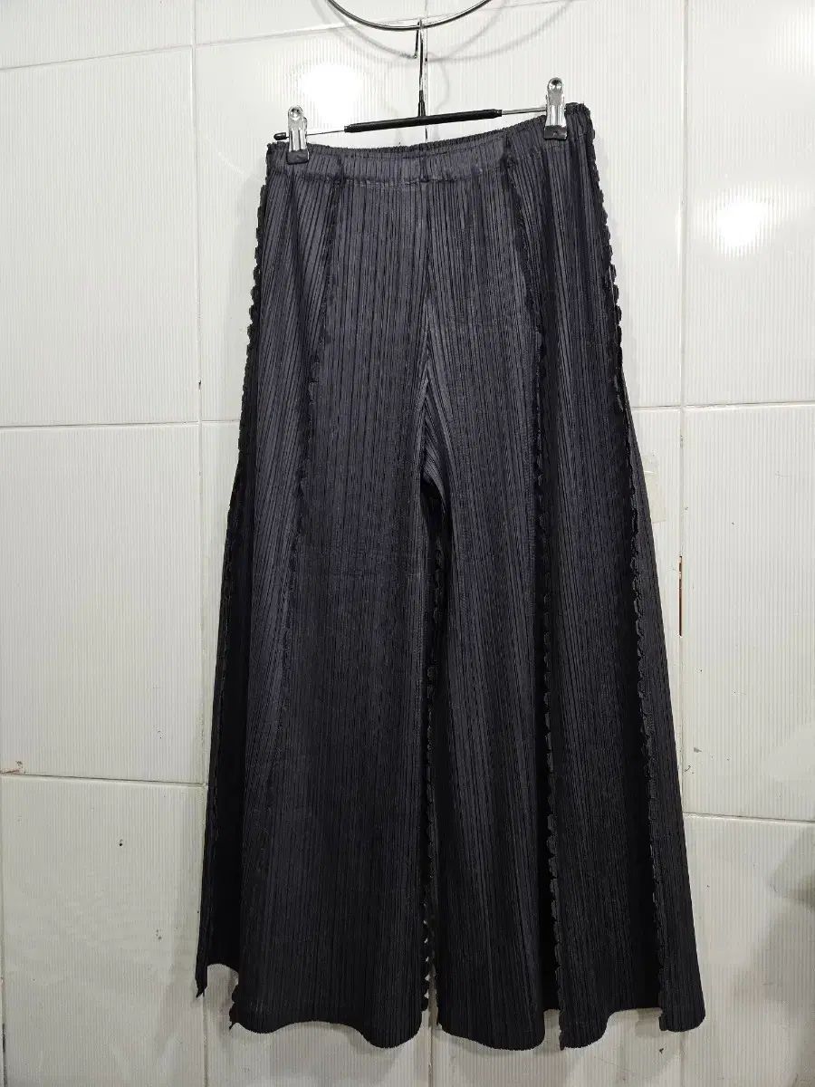 プリーツパンツ（新品）