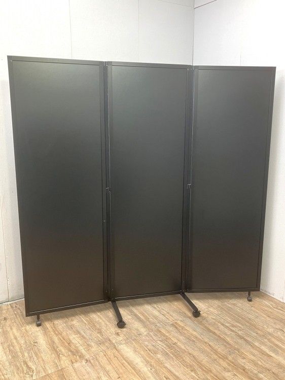 【中古品】オフィスコム 3連結パーテーション ブラック