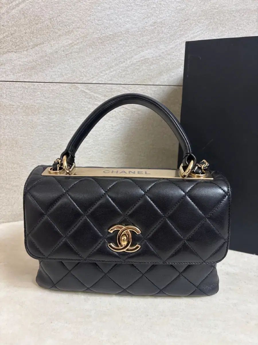 シャネル 2 55 Classic フラップバッグ ブラック ゴールド