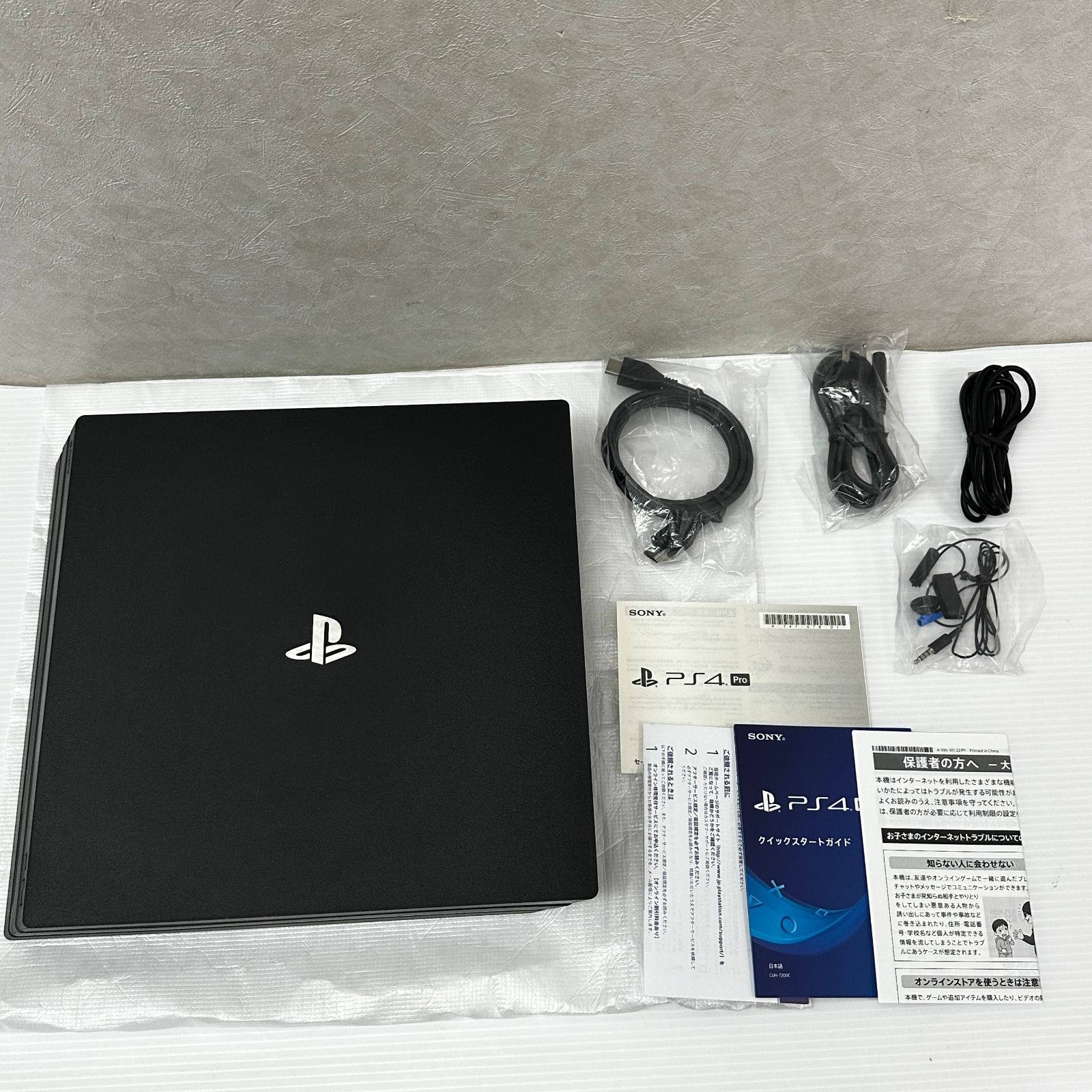 PlayStation 4 Pro ジェット・ブラック 2TB (CUH-7200CB01) 中古品 