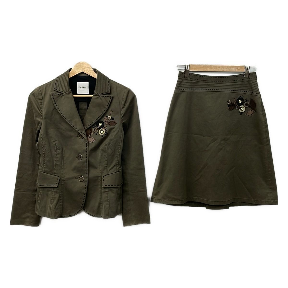 MOSCHINO CHEAP&CHIC(モスキーノ チープ&シック) スカートスーツ レディース - カーキ ビーズ/ビジュー