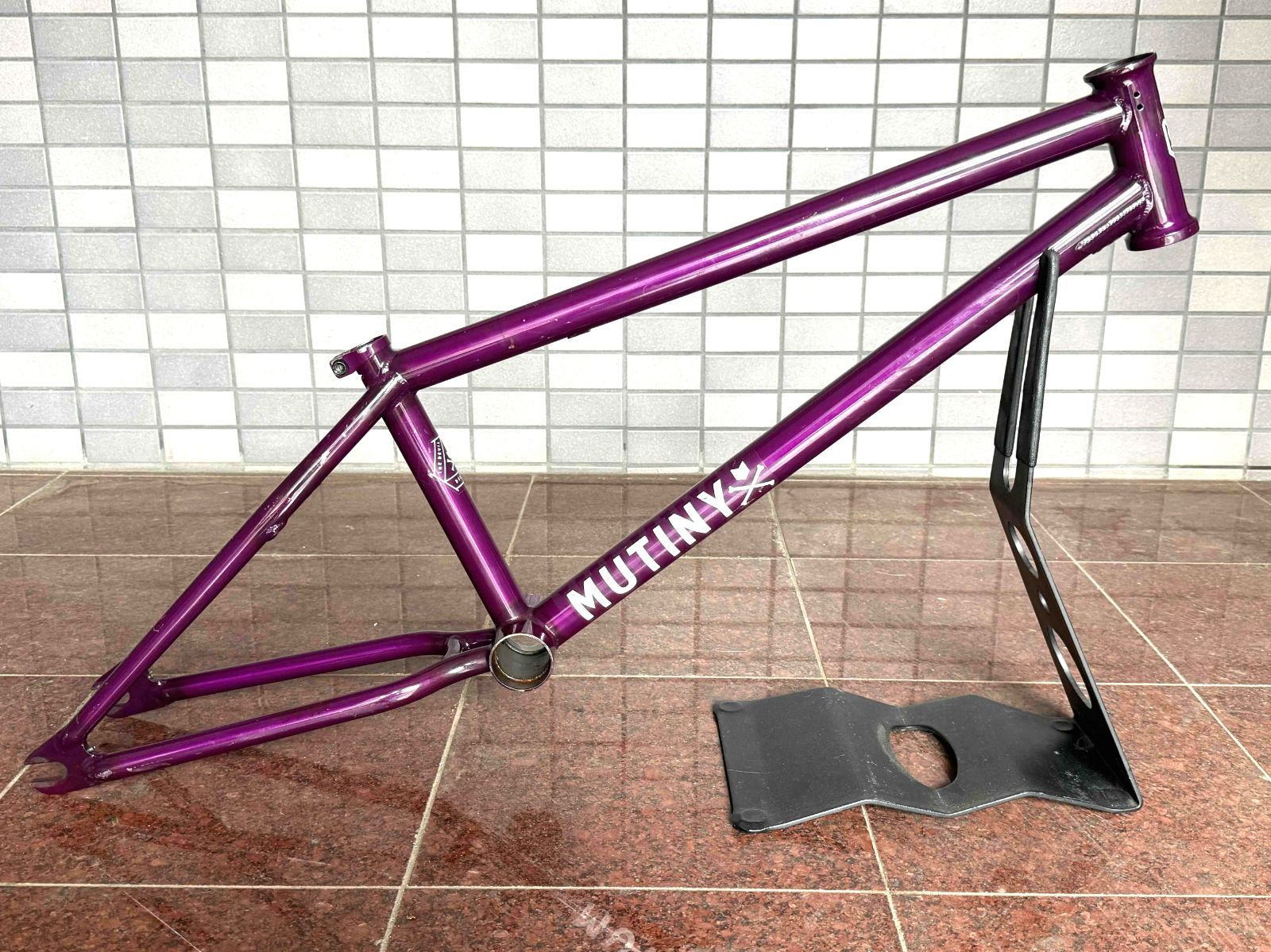 【Used】Mutiny P.M.R. 20.5 Matt Roe シグネチャー BMXフレーム Trans Purple MID BB