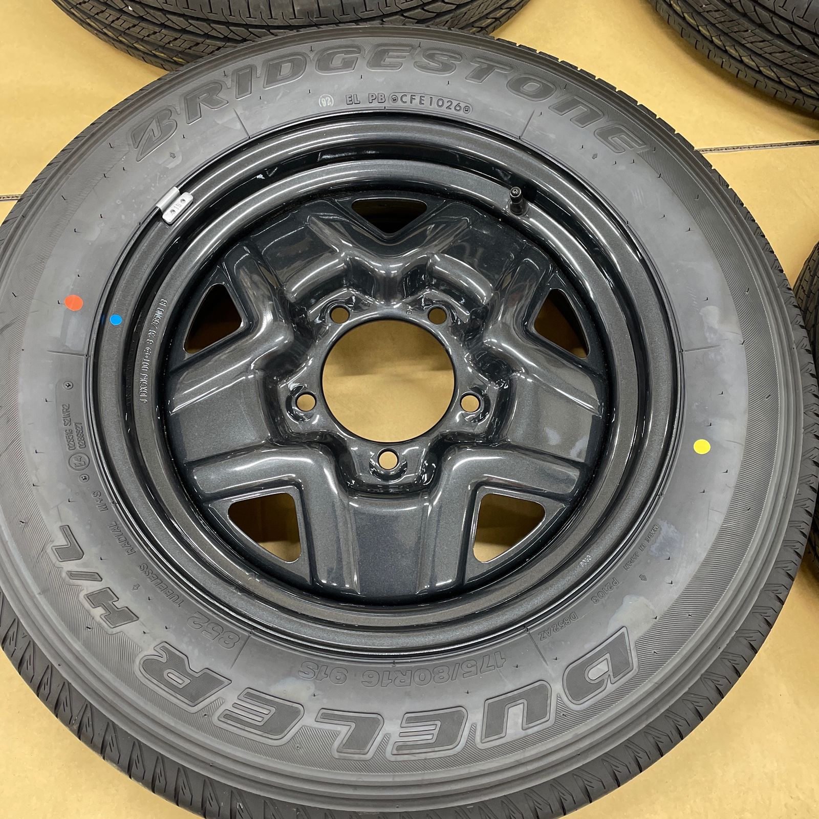 純正スズキジムニーBS DUELER H/L 852 175/80R16 16インチ 5.5J タイヤ 
