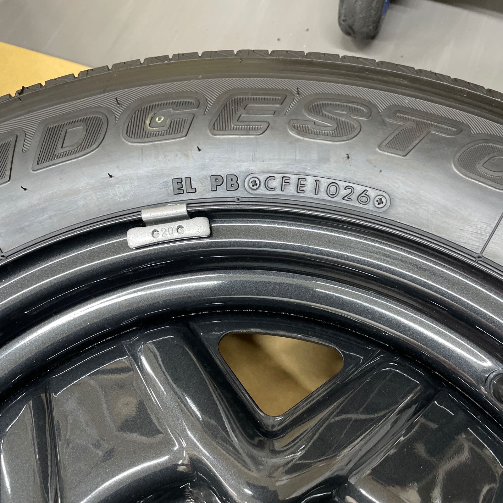 純正スズキジムニーBS DUELER H/L 852 175/80R16 16インチ 5.5J タイヤ 