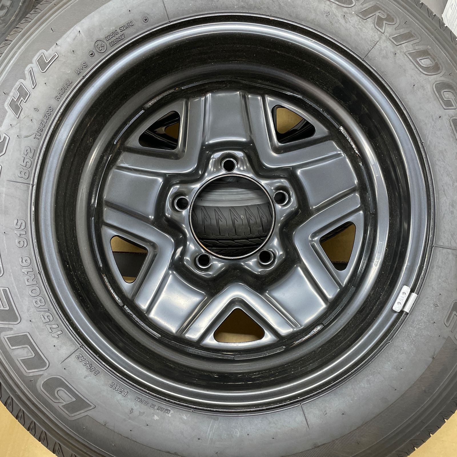 純正スズキジムニーBS DUELER H/L 852 175/80R16 16インチ 5.5J タイヤ 