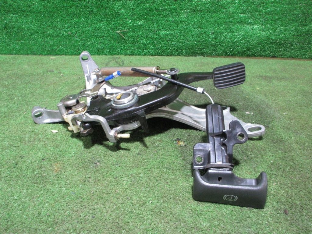 パーキングブレーキペダル　 TOYOTA セルシオ　 E-UCF21 H10年　　C-12-12-7495