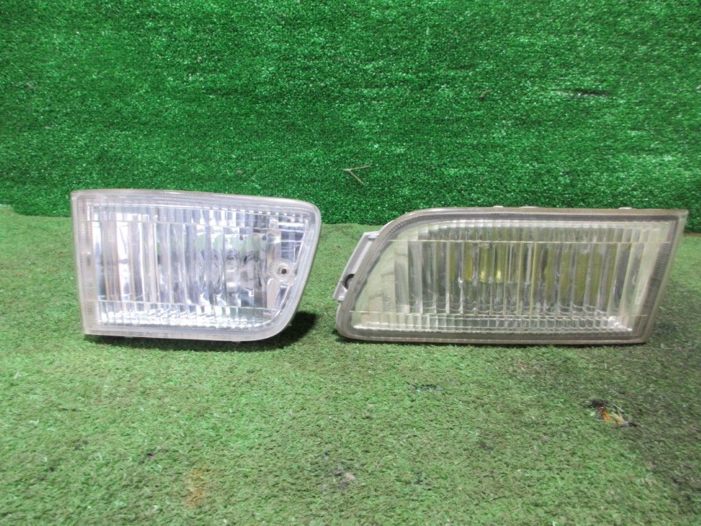 左フォグランプ TOYOTA セルシオ　 E-UCF21 　H10年　　C-12-12-7496