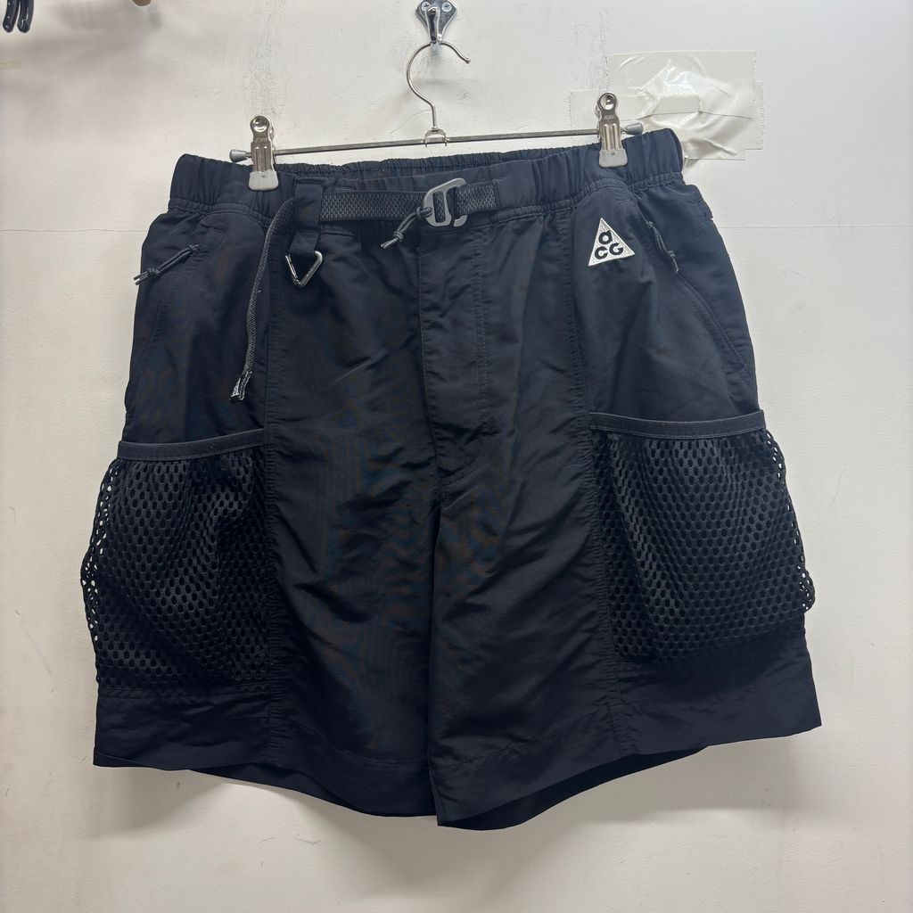 NIKE ACG ナイキエーシージー SNOEGRASS CARGO PANTS ハーフパンツ SU231002MXP ブラック sizeM【中目黒B06】