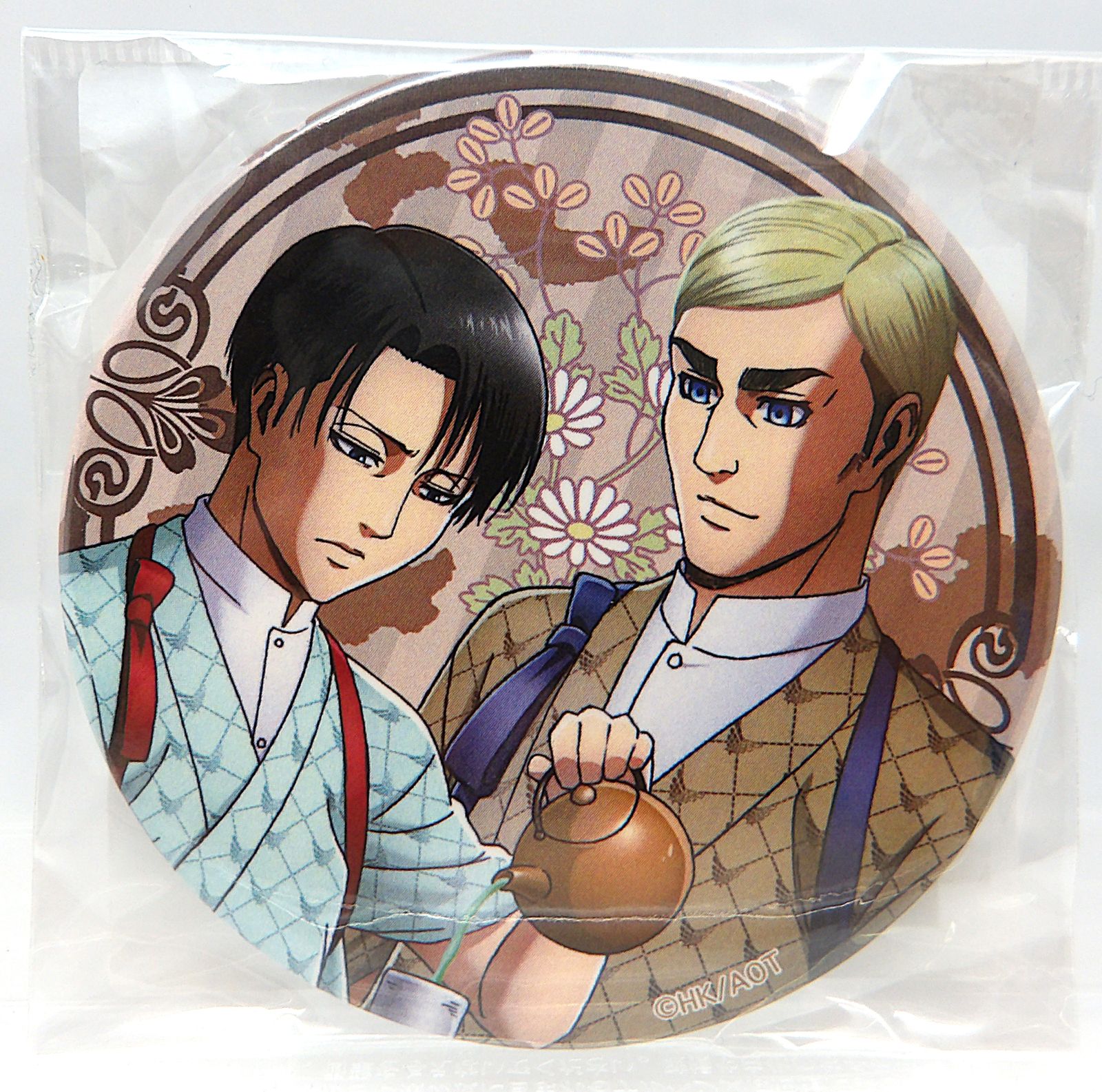 進撃の巨人　スイパラ　エルヴィン　リヴァイ 缶バッジ 中古】リヴァイ エルヴィン 缶バッジ 喫茶 進撃の巨人 in SWEETS
