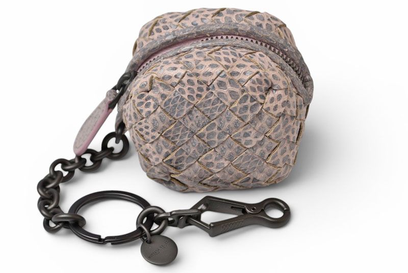 ボッテガヴェネタ 未使用 キーホルダー/コインケース/ミニポーチ BOTTEGA VENETA イントレチャート 474569 ベビーピンク系 スネーク柄【中古】