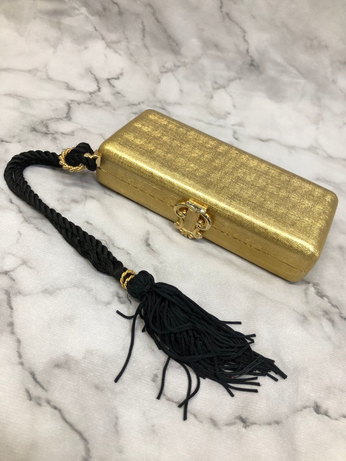Elizabeth Arden エリザベスアーデン クラッチバッグ マルチケース 24KGP タッセル