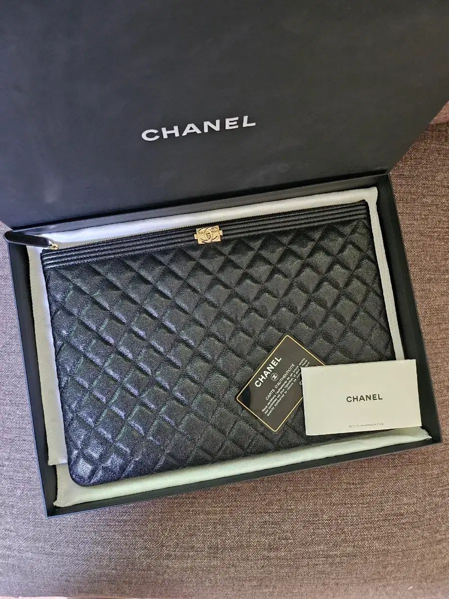 CHANEL シャネル キャビア ボーイ クラッチバッグ (ほぼ新品) 117,544円
