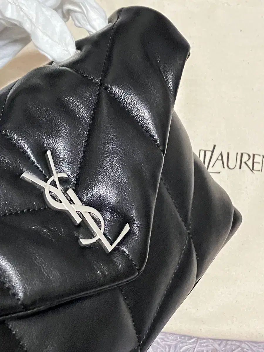 Saint Laurent サンローラン 759337 ラムスキン パファー トイバッグ ブラック Saint Laurent サンローラン 759337 ラムスキン パファー トイバッグ ブラック