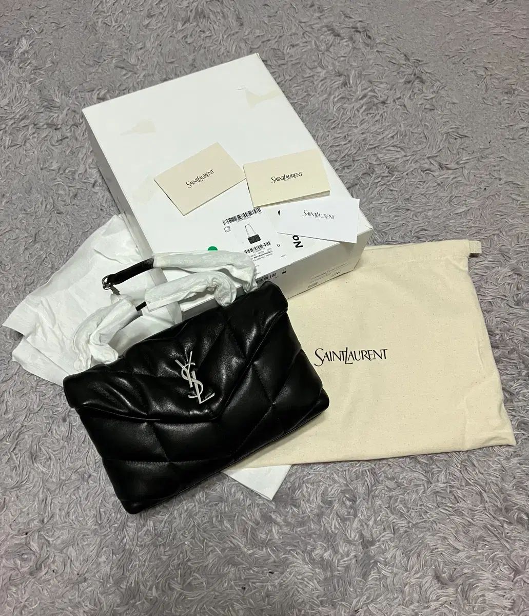 Saint Laurent サンローラン 759337 ラムスキン パファー トイバッグ ブラック Saint Laurent サンローラン 759337 ラムスキン パファー トイバッグ ブラック