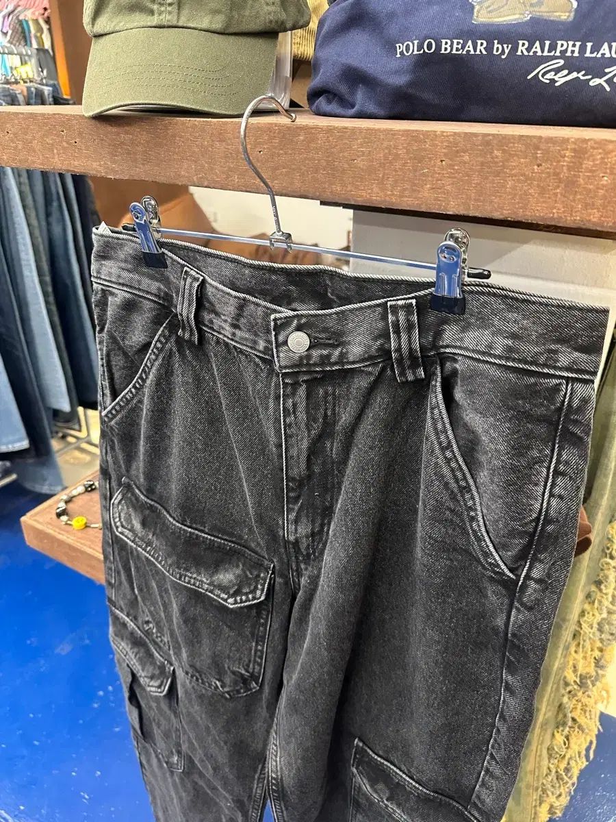 リーバイス ブラック デニム カーゴ パンツ