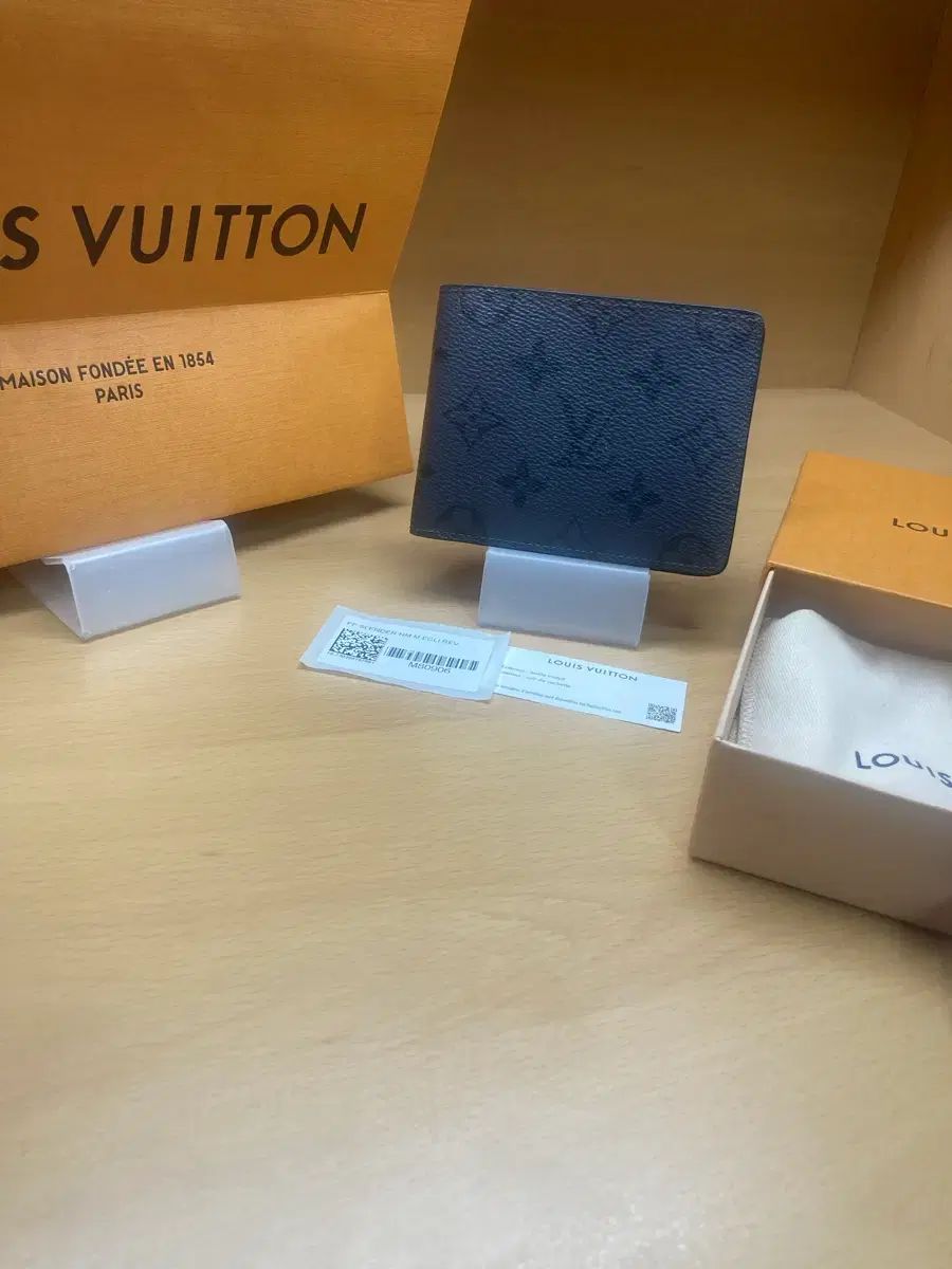 Louis Vuitton ルイヴィトン エクリプス リバース 二つ折り財布