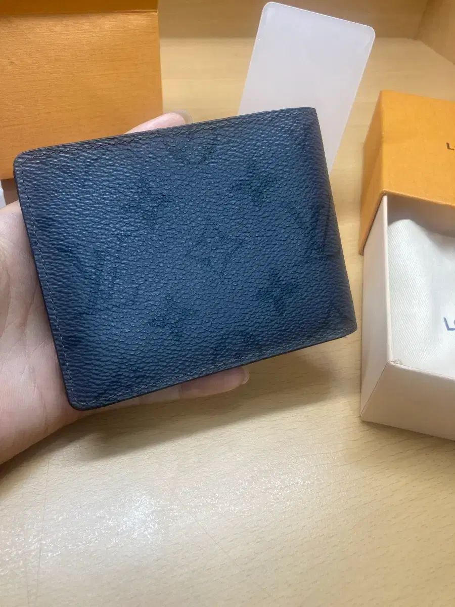 Louis Vuitton ルイヴィトン エクリプス リバース 二つ折り財布 Louis Vuitton ルイヴィトン エクリプス リバース 二つ折り財布
