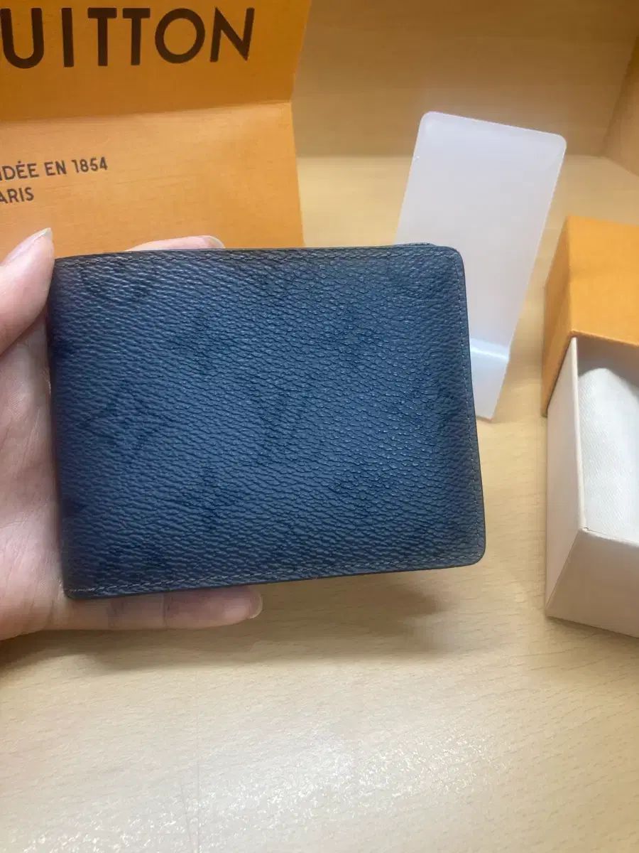 Louis Vuitton ルイヴィトン エクリプス リバース 二つ折り財布 Louis Vuitton ルイヴィトン エクリプス リバース 二つ折り財布