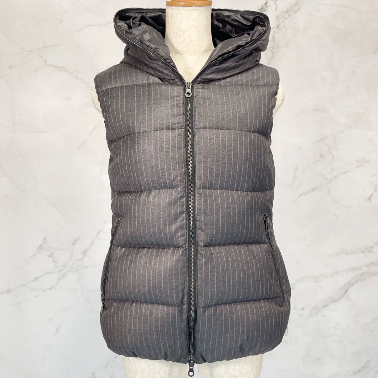 DUVETICA デュベティカ　FEBEDUE-wool フェベドゥエ　ウール　ダウンベスト　ストライプ柄　ダブルジップ　LANIFICIO F.LLI CERRUTI チェルッティ　グレー　40サイズ