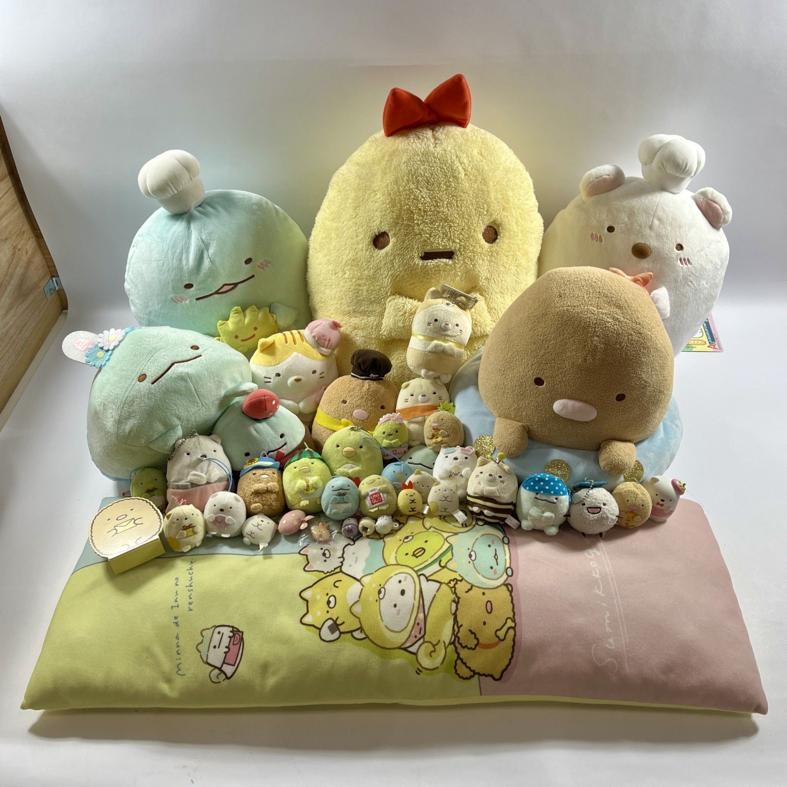 ★ すみっコぐらし グッズ 大量 まとめ商品 ぬいぐるみ マスコット など とかげ ねこ しろくま ぺんぎん 現状品 3.55kg