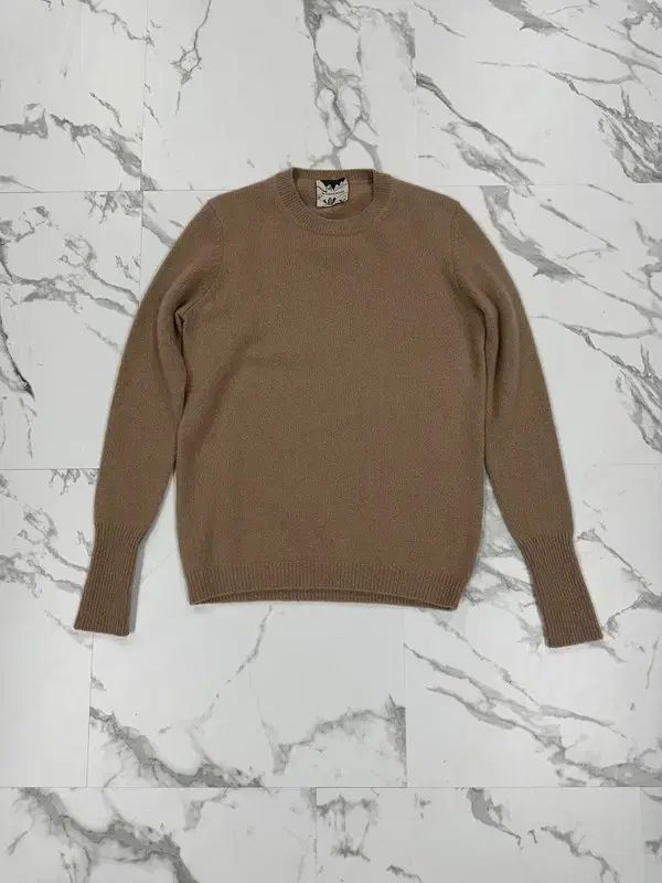 the CASHMERE ブラウン ラウンドネック ニット