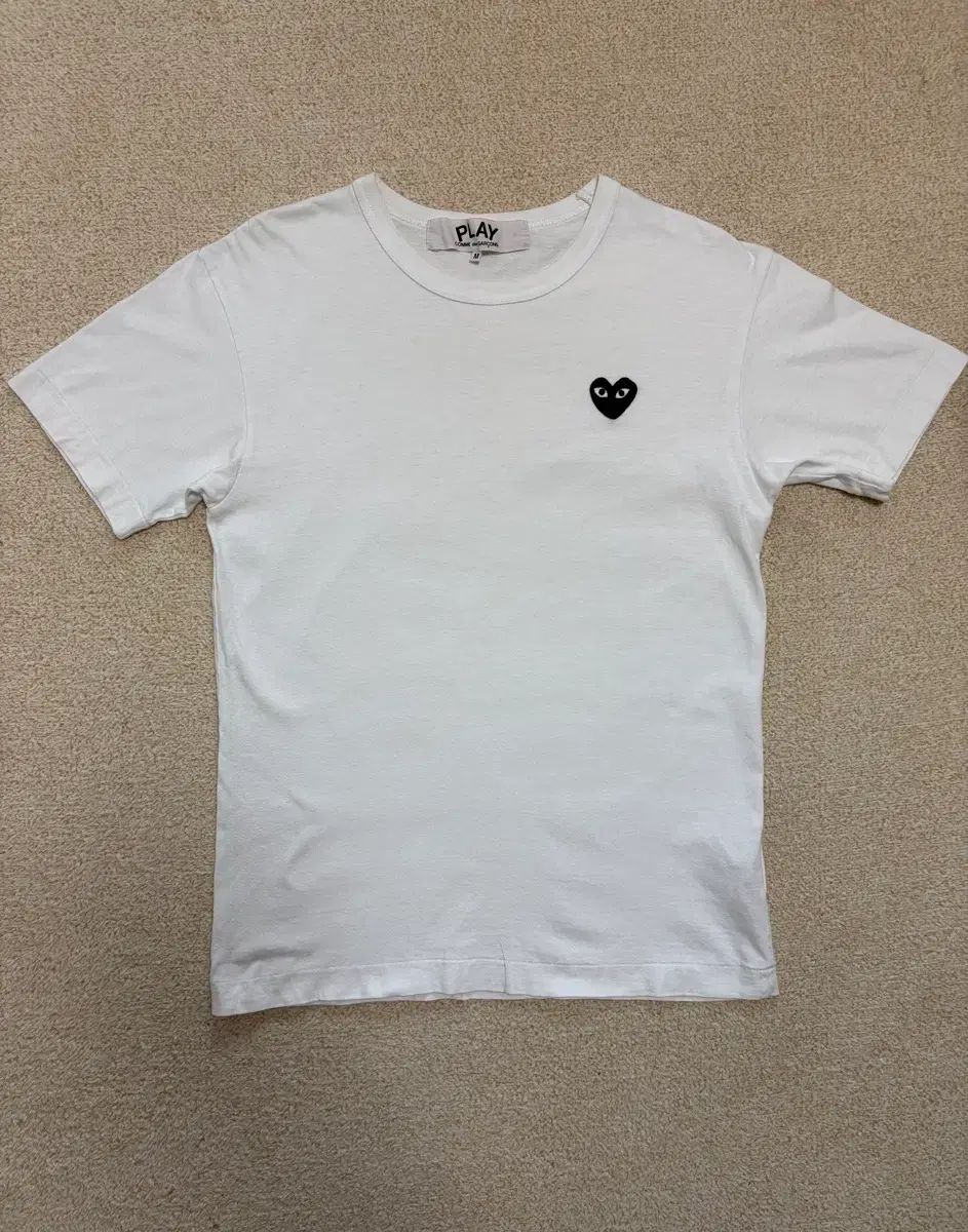 M) コム・デ・ギャルソン ブラック ワッペン 半袖Tシャツ ホワイト(AZ-T064)