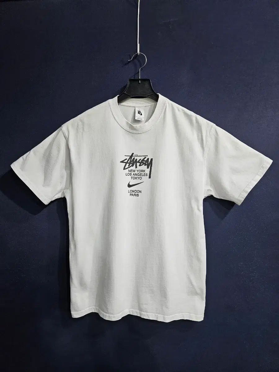ナイキ×ステューシー ワールドツアー 白 メンズ 105 半袖Tシャツ