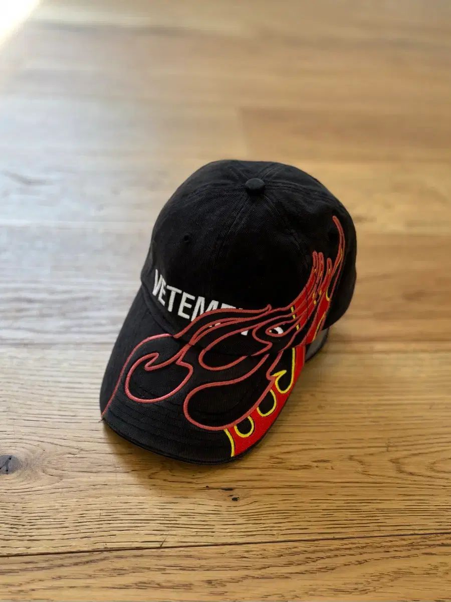 VETEMENTS ヴェトモン 炎 刺繍 ベースボールキャップ ブラック