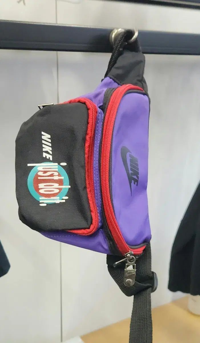 93年生まれ 三松スポーツ NIKE 紫 ほぼ新品 ヒップバッグ