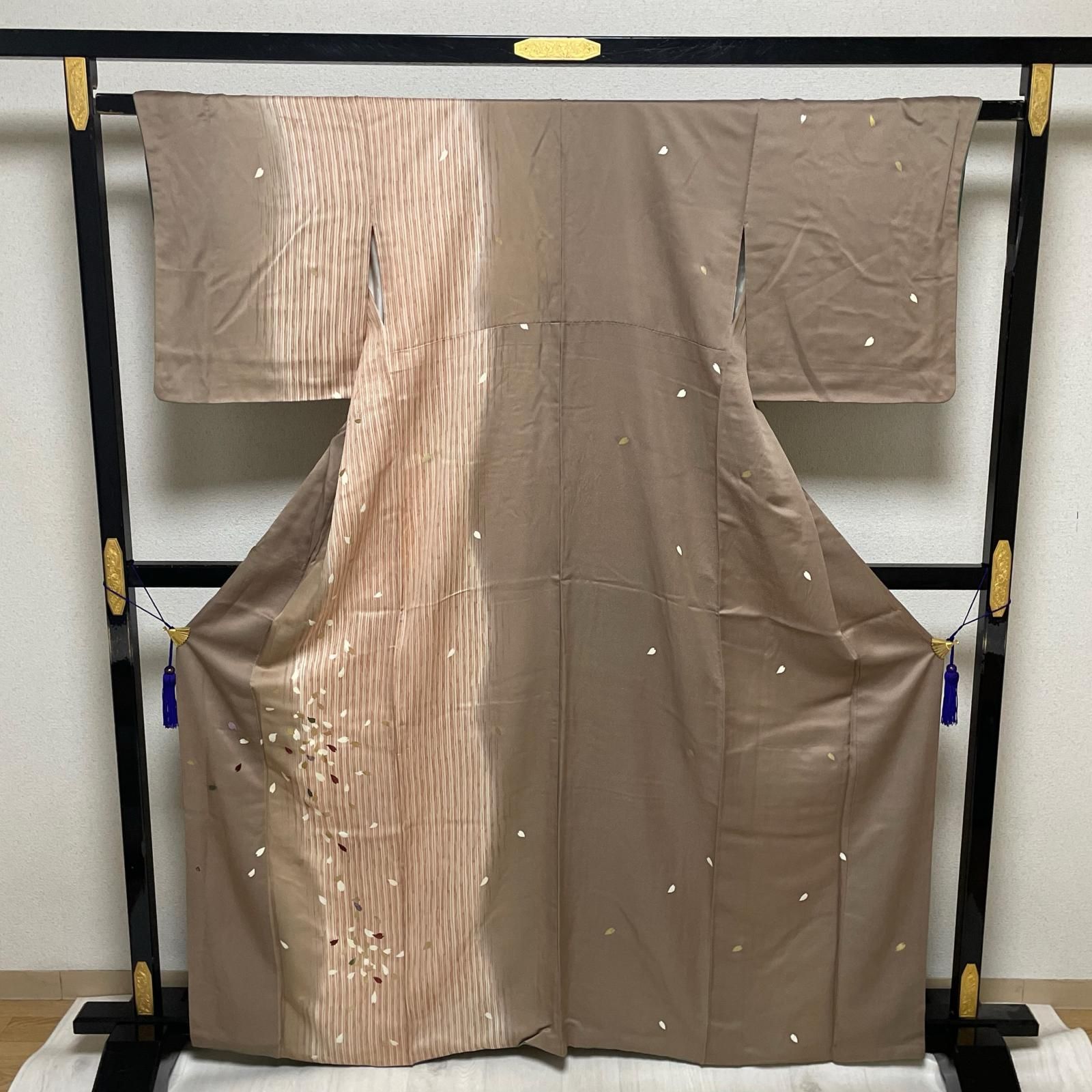 小紋 縞模様に桜の花びら 着物 正絹 X-4026