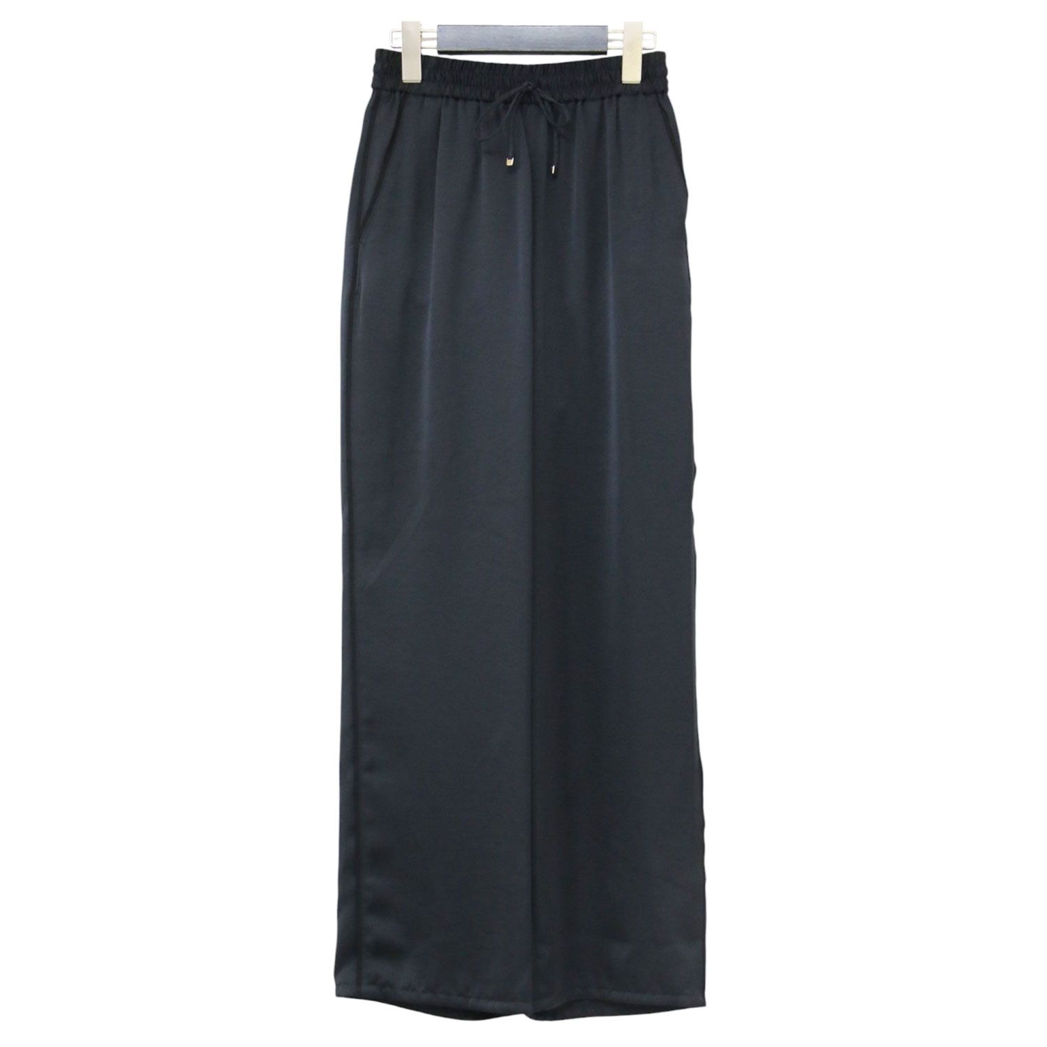 【新品】IENA イエナ パンツ ブラック 黒 サイズ:34(XS) 25秋冬 サテン リラックス パンツ イージーパンツ ワイド ストレート ウエストゴム ドロスト ボトムス ズボン 日本製【レディース】