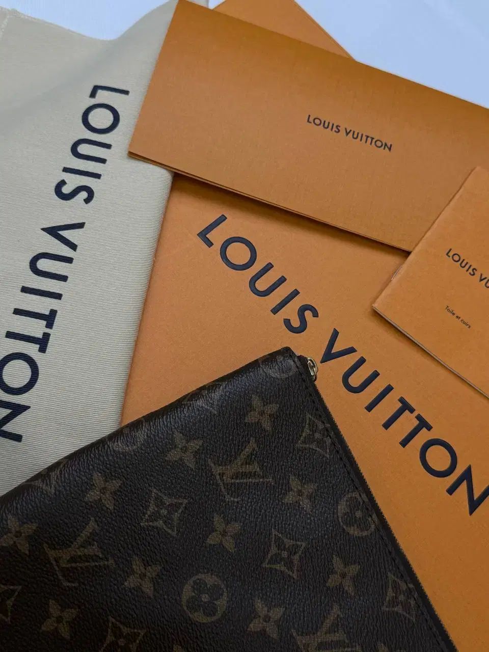 (正規品) Louis Vuitton ルイヴィトン エテュイ・ヴォヤージュ クラッチバッグ モノグラム M44499