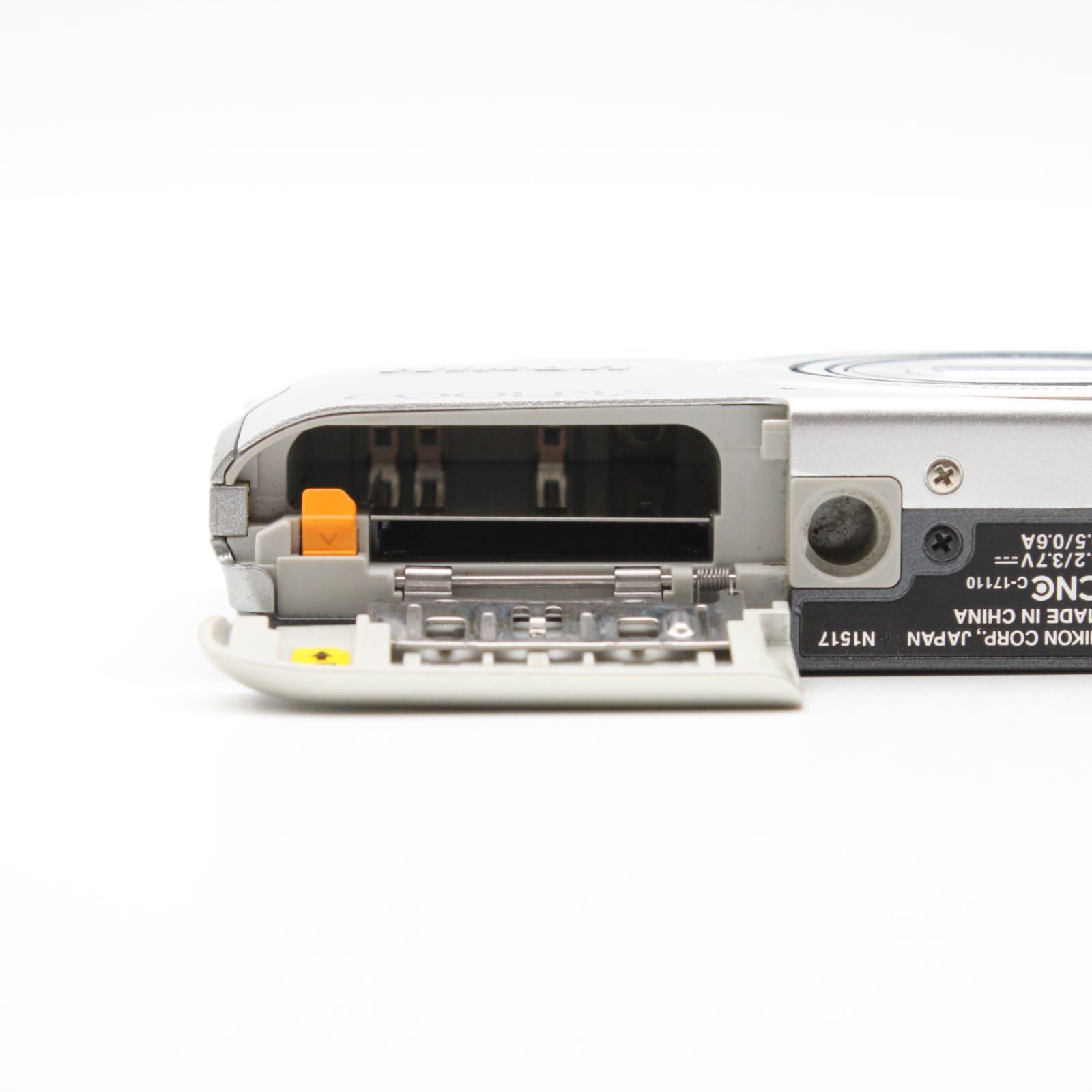 美品】 Nikon COOLPIX A300 光学8倍ズーム 2005万画素 シルバー