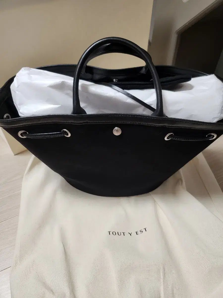 新品) TOUT Y EST コキーバッグ スモール ブラック