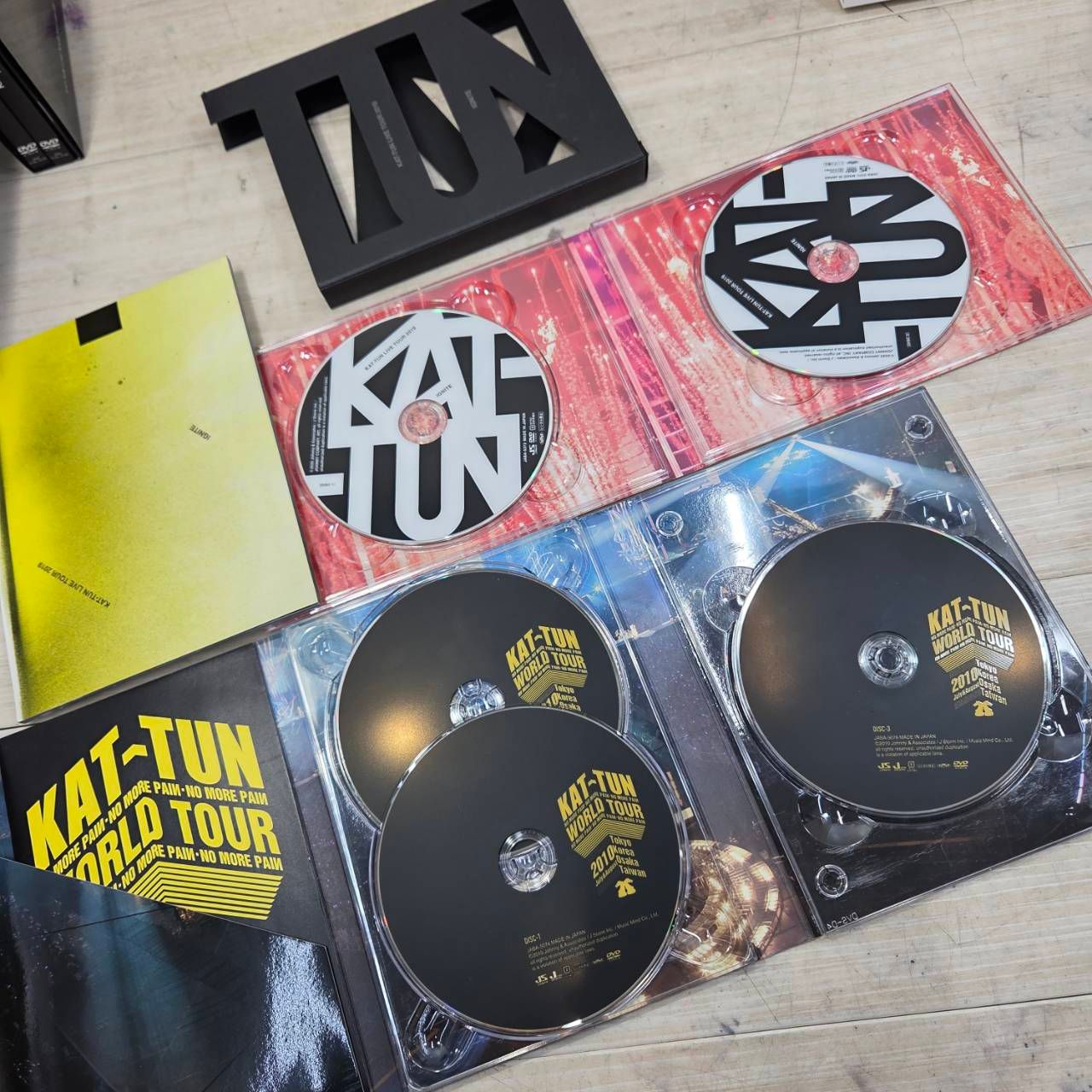 送料無料S94963 KAT-TUN カトゥーン CD DVD 9点セット まとめ 男性