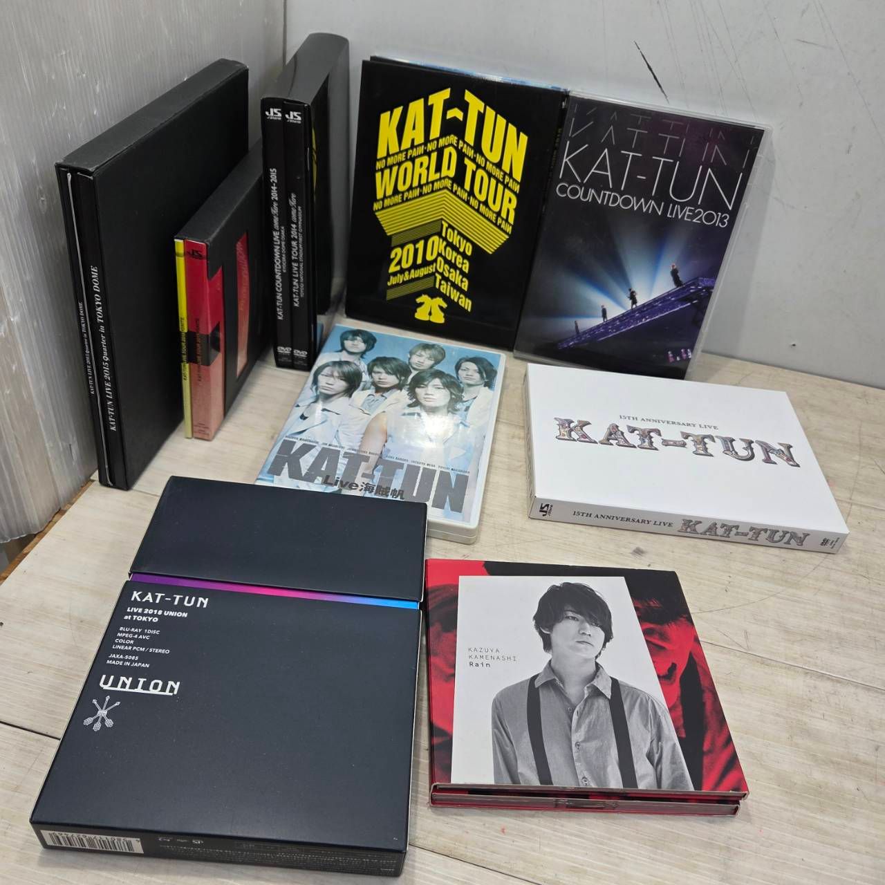 送料無料S94963 KAT-TUN カトゥーン CD DVD 9点セット まとめ 男性