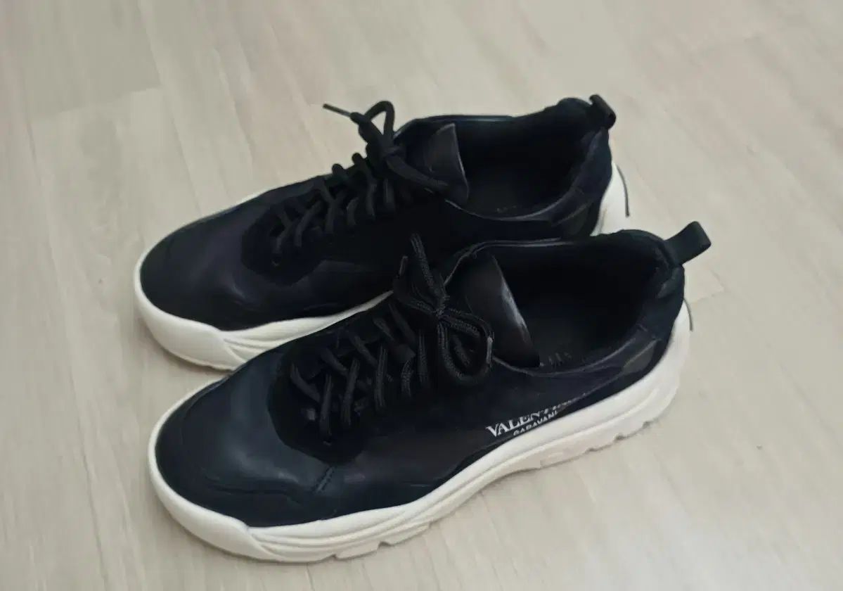 正規品 Valentino ヴァレンティノ ブラック スニーカー 42(270)