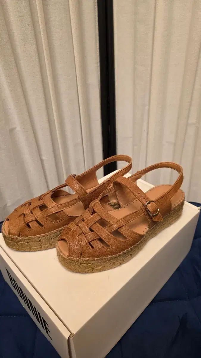 ロバ耳 サンダル