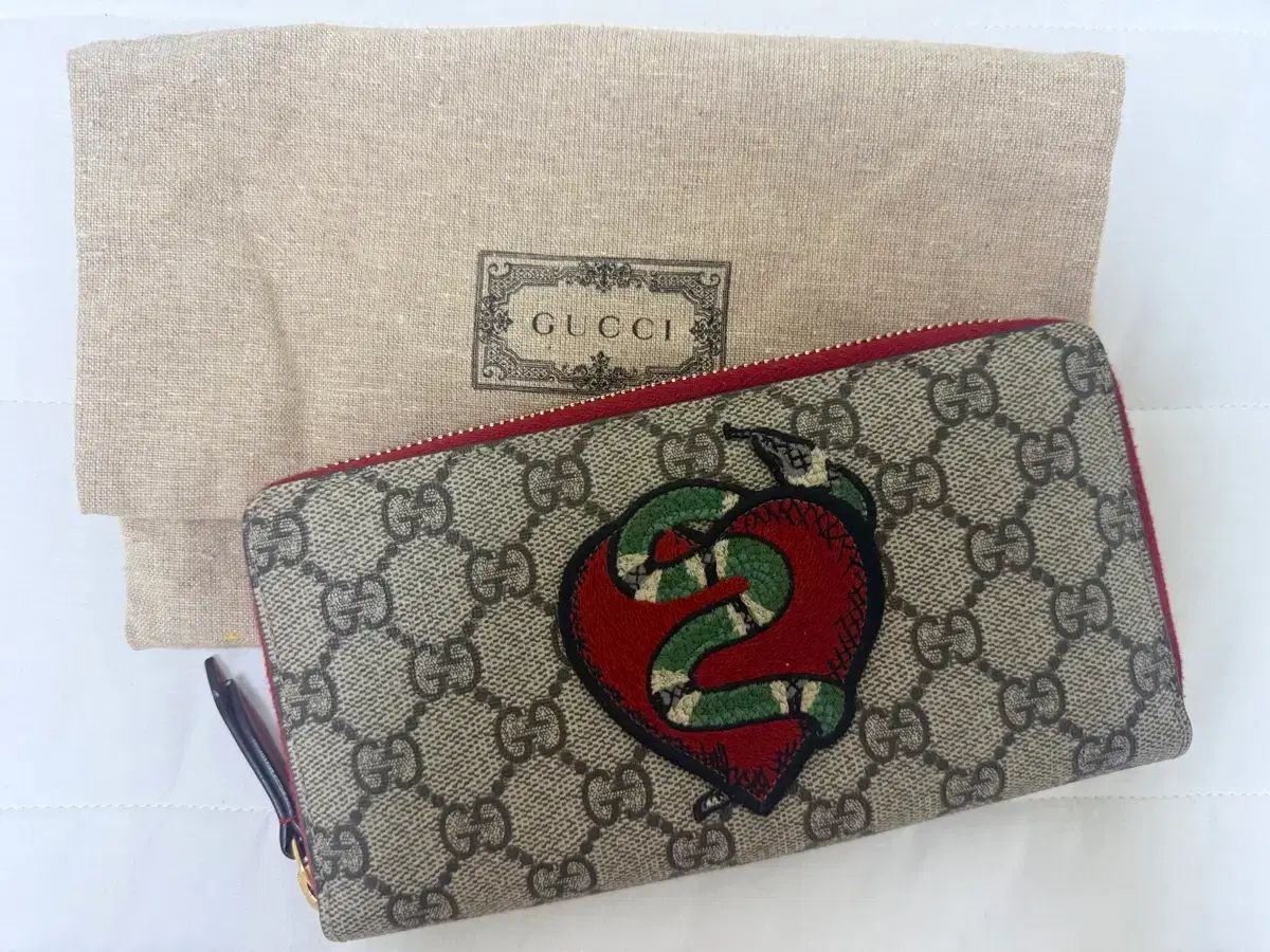 グッチ スネーク 刺繍 長財布