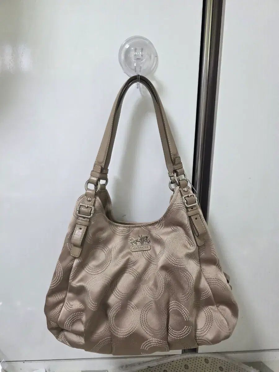 コーチ ショルダーバッグ ベージュ パータン