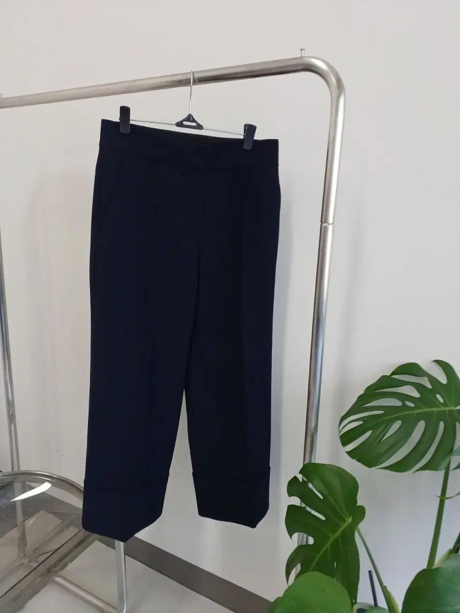 ラッキーシュエトゥ パンツ