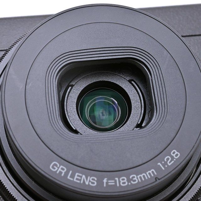 美品＞ RICOH GR III｜高級コンパクトデジタルカメラ｜シャッター数215