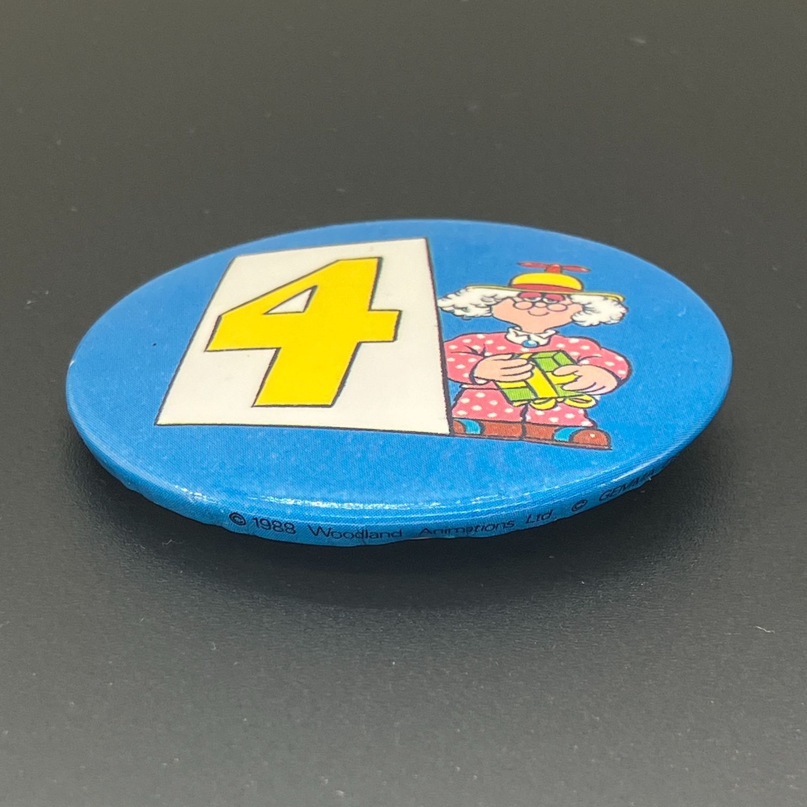 缶バッジ イギリス 輸入 雑貨 ビンテージ 『 4 女性 イギリスの 