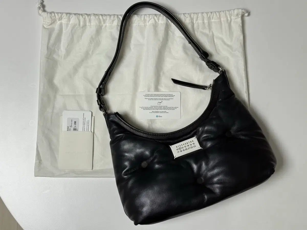 実際に着用1回 メゾンマルジェラGlam Slam HOBO BAG スモール ブラック 105,782円