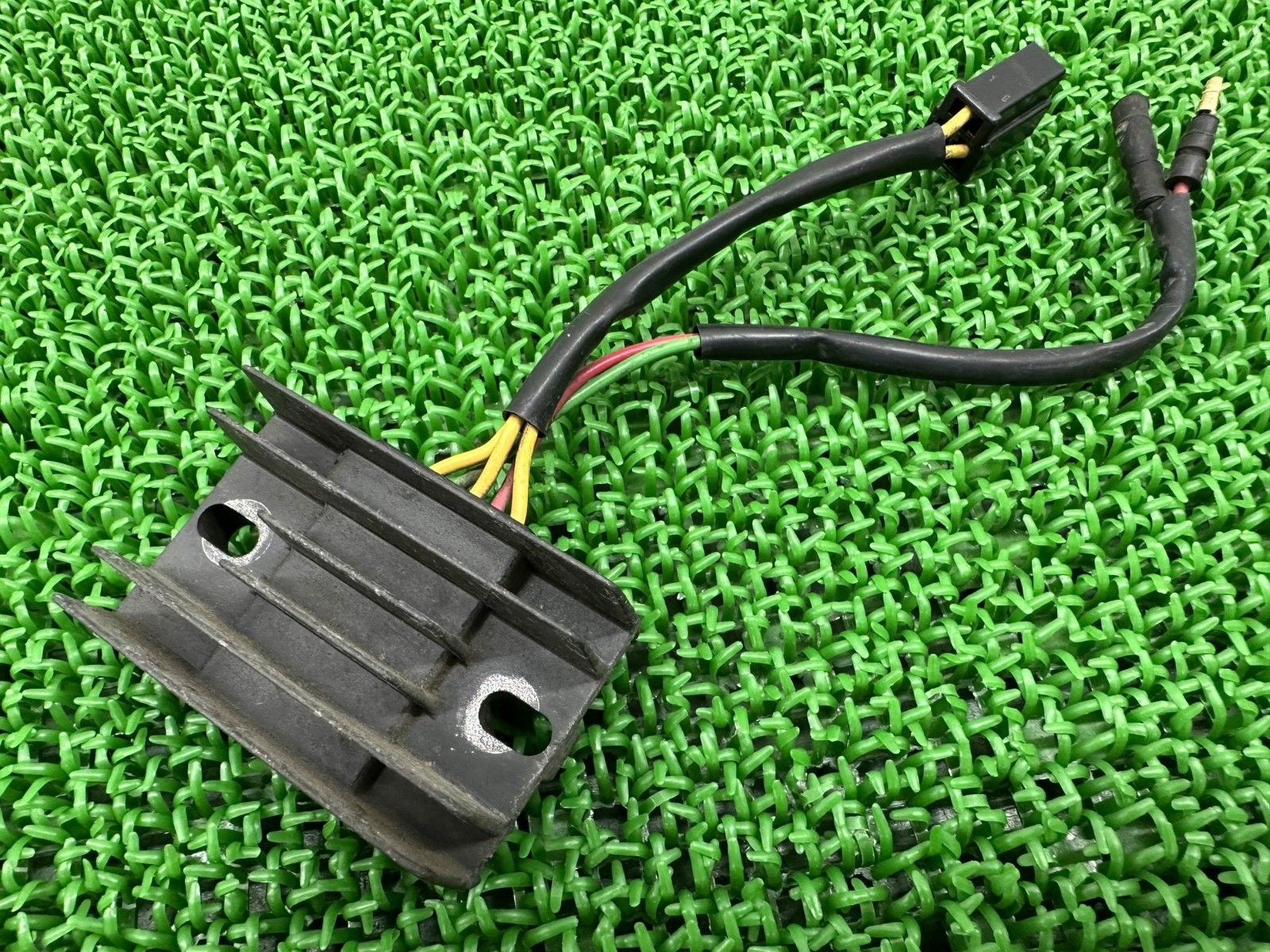 FTR223 レギュレター ホンダ 純正 中古 MC34 レギュレーター レクチファイア 絶版 Ll
