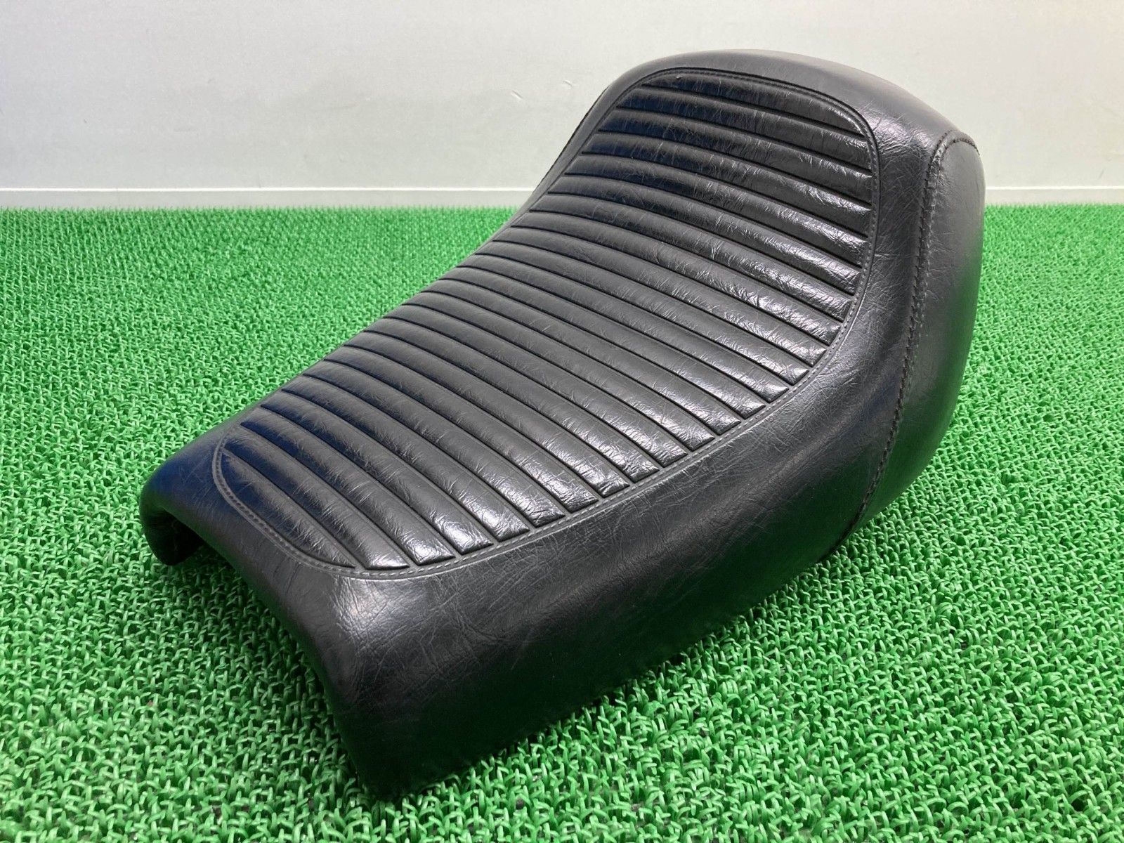 タイガースポーツ660 シート 2310752 トライアンフ(TRIUMPH) 純正 中古 破れ無し wW タイガースポーツ660 シート 2310752 トライアンフ(TRIUMPH) 純正 中古