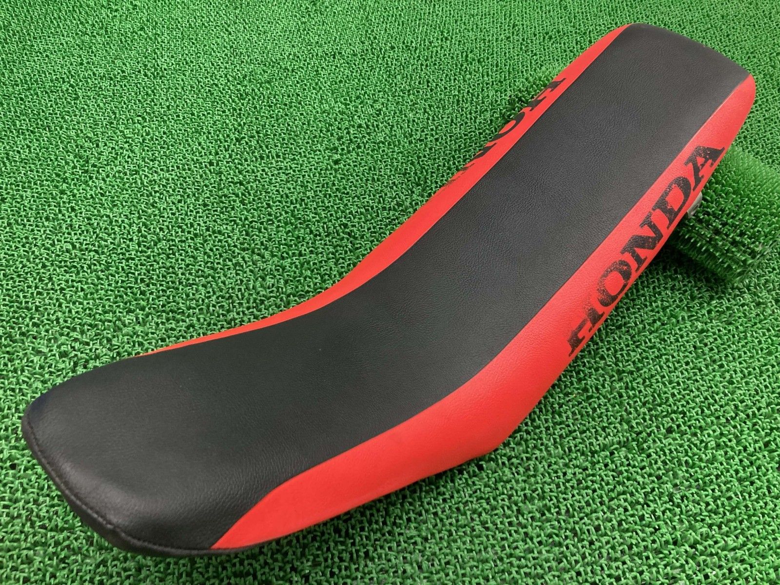 CR80R-2 シート 黒/赤 GBF ホンダ 純正 中古 HE04 アンコ抜き 破れ無し Vp