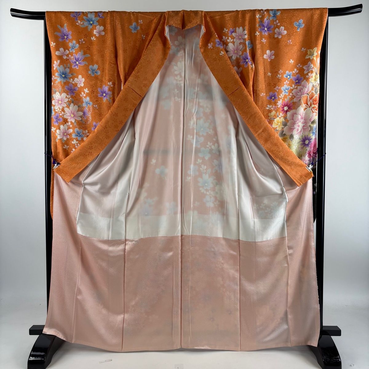 【美品】 振袖 身丈166.5cm 裄丈66cm M 袷 草花 幾何学模様 金糸 銀彩 オレンジ 正絹 逸品 【中古】